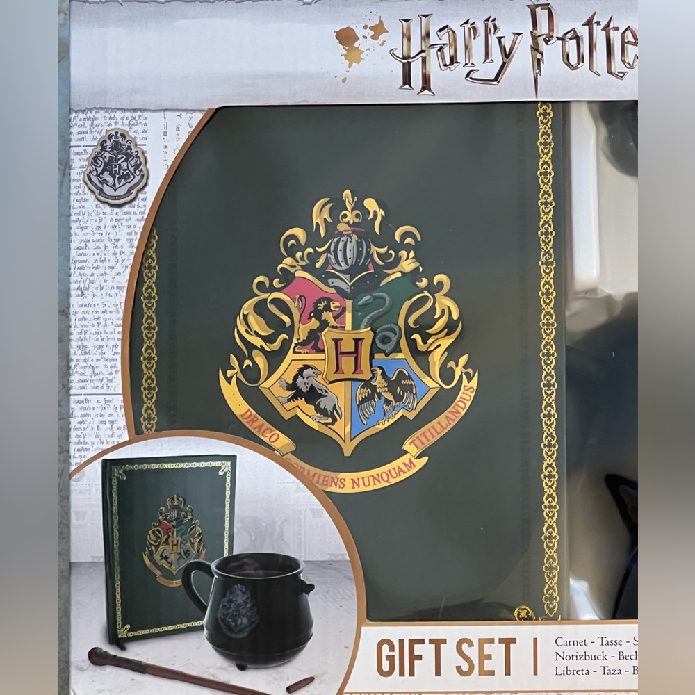 New In Box Harry Potter Gift Set. - Picture 2 of 6